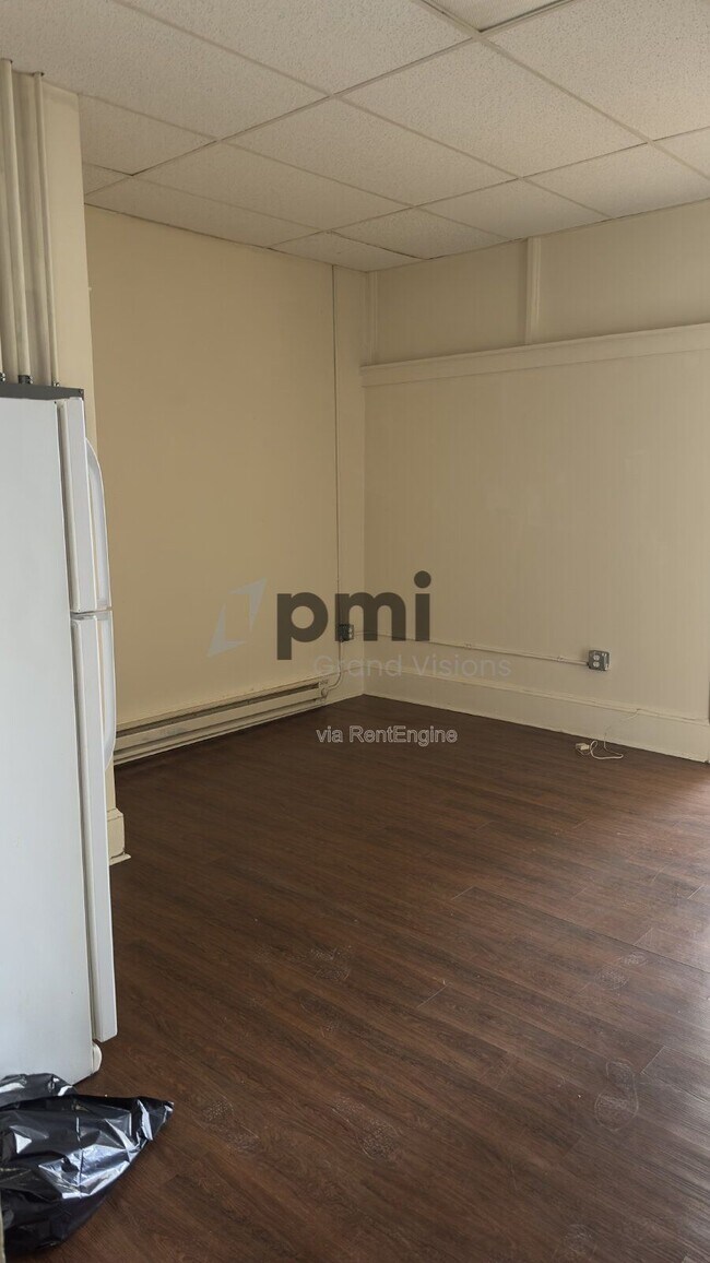 Building Photo - 601 Monroe Ave