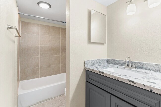 Building Photo - Limited-Time Offers | Schedule Your Tour T...