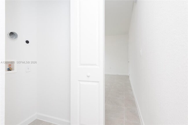 Building Photo - 2636 SE 8 CT