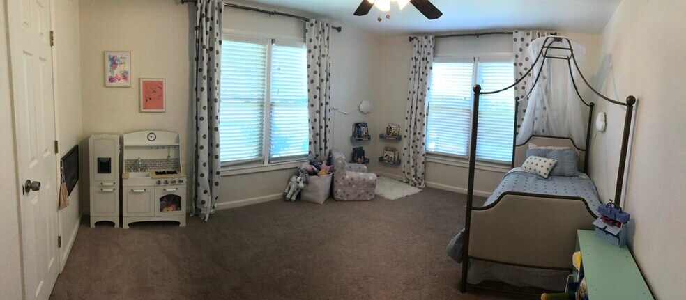 Bedroom 2 with walk-in closet - 1605 Elizabeth Blvd