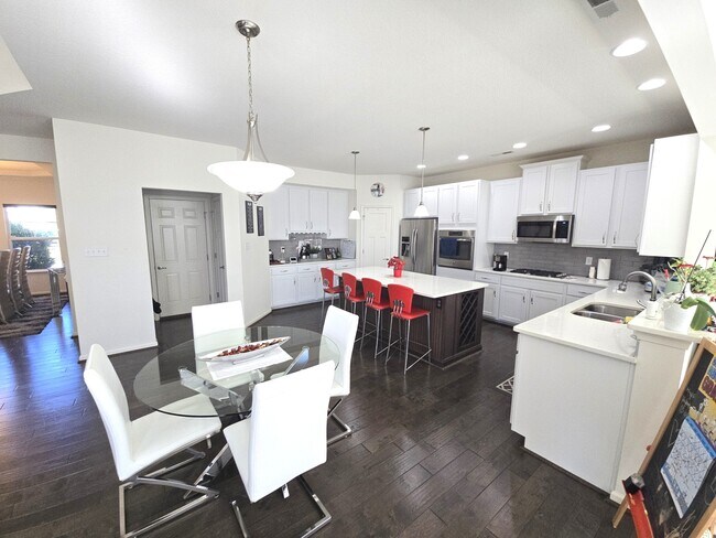 Building Photo - 1129 Flower St