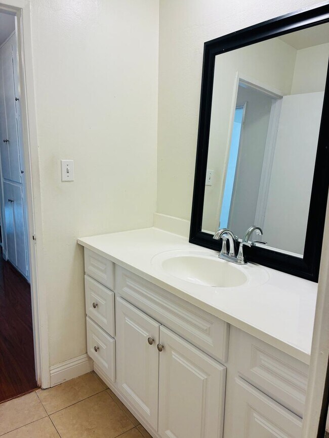 Building Photo - BEAUTIFUL 3 BEDROOM/ 2 BATH- ONE TIME RENTAL