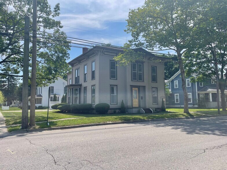 Building Photo - 202 W Pottawatamie St