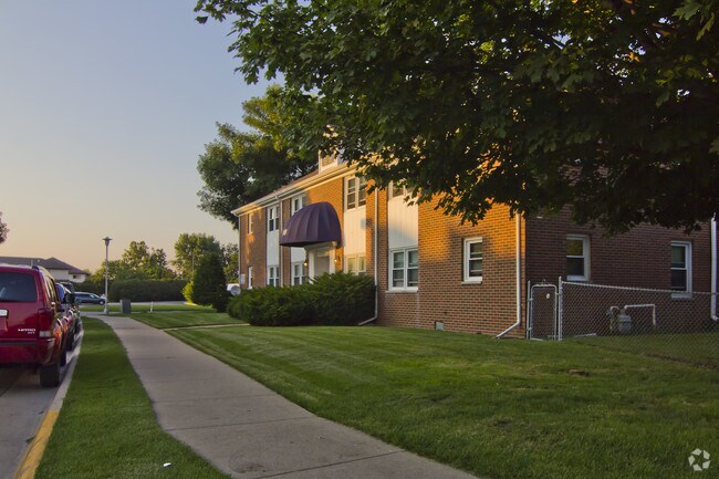Building Photo - White Oak Apartments