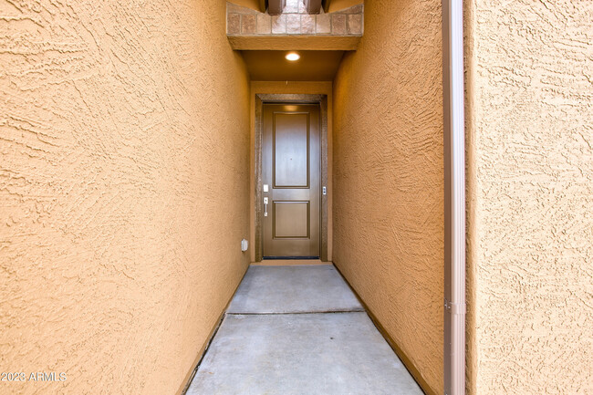 Building Photo - 16845 W Evergreen Rd