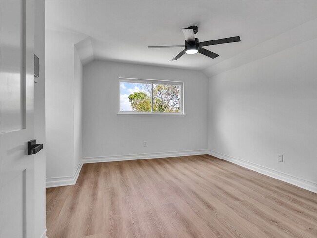 Building Photo - 16007 Diana Ln