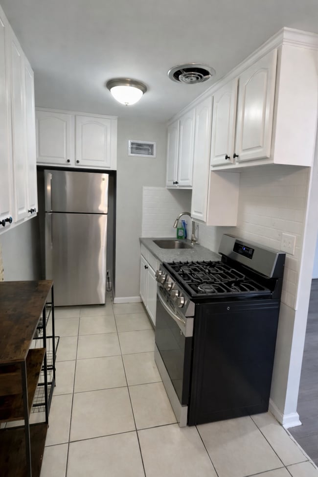 Building Photo - 4118 Bennington St