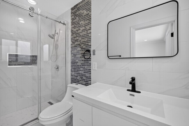 Building Photo - 549 N 21st St