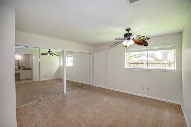 Building Photo - 15106 Silverman St
