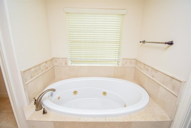 Building Photo - 2612 Starboard Point Dr