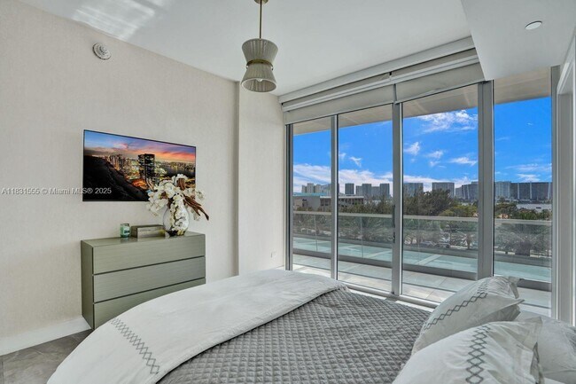 Building Photo - 18501 Collins Ave