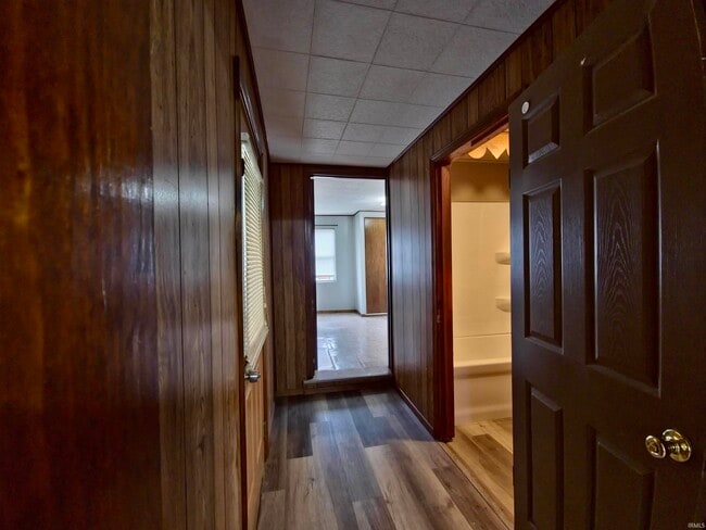 Building Photo - 108 S Oak St