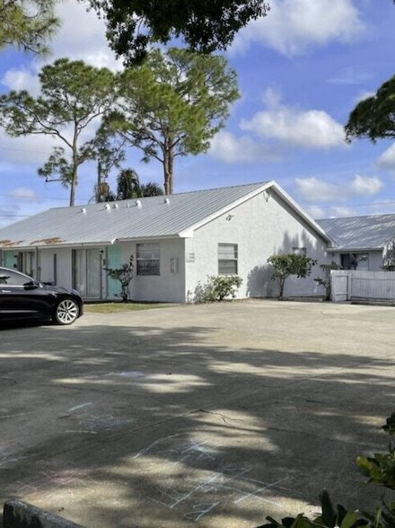 Building Photo - 1408 40th Ave