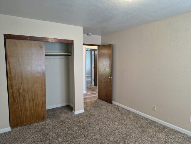 Building Photo - 4 Bed Happy Valley Home – Large Yard – Available Now