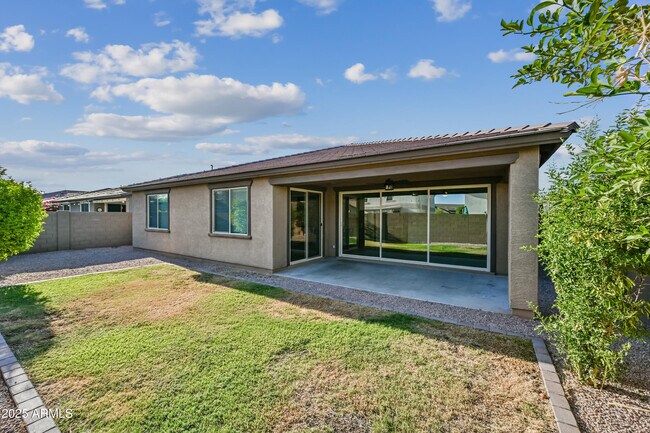 Building Photo - 16075 W Laurel Ln
