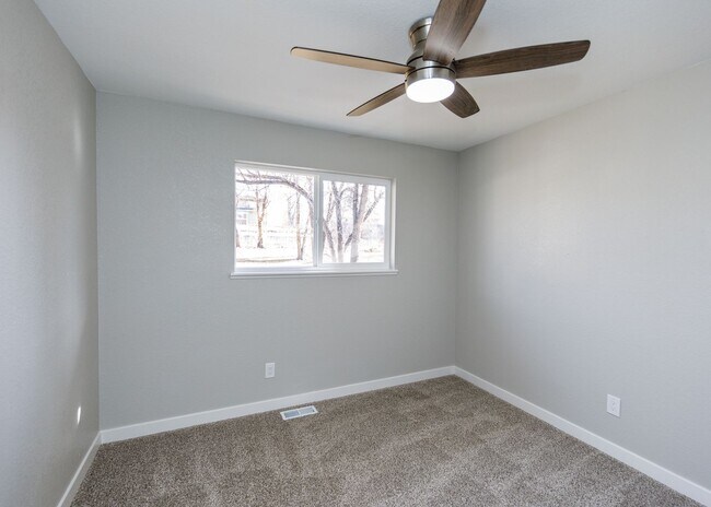 Building Photo - Newly Remodeled 5 Bed Home with Huge Yard