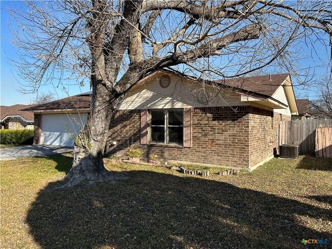 Building Photo - Spacious 3 Bedroom Home with Sunroom & Large Backyard