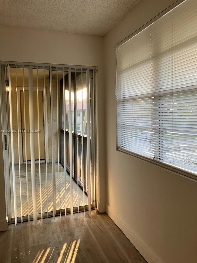 Building Photo - 1237 SW 46th Ave