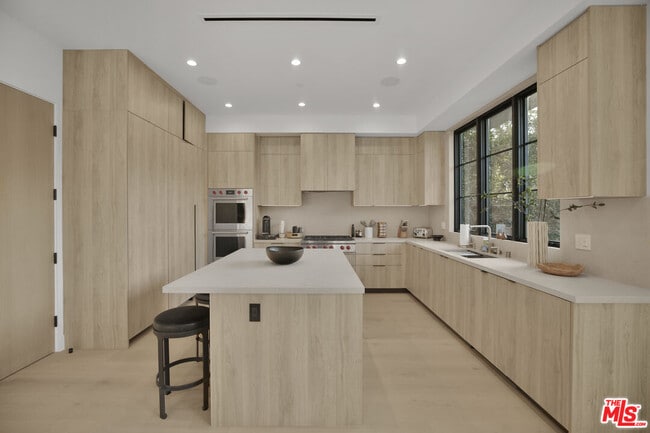 Building Photo - 4433 Kraft Ave