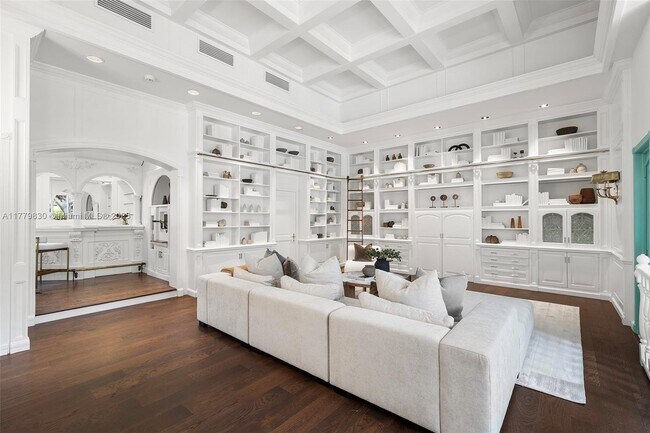 Building Photo - 3500 Flamingo Dr