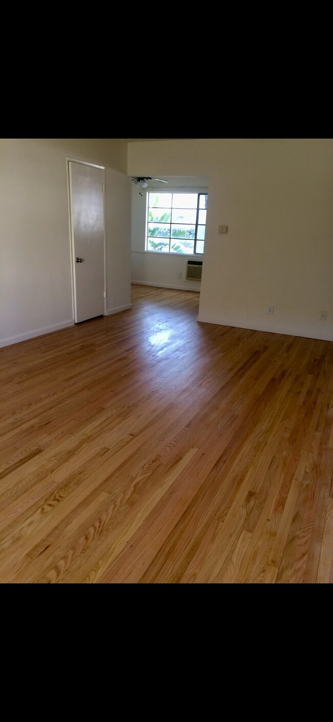 Building Photo - 6701 Whitsett Ave