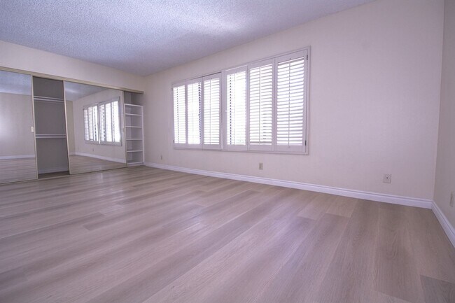 Building Photo - 848 W Huntington Dr