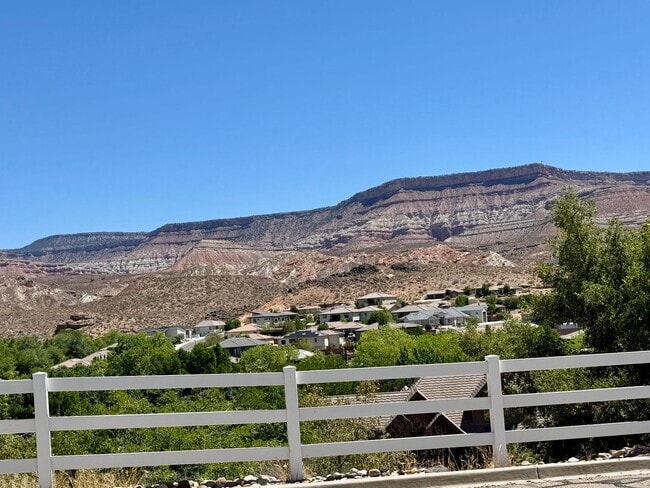 Building Photo - VIEWS in Toquerville Four Bedroom