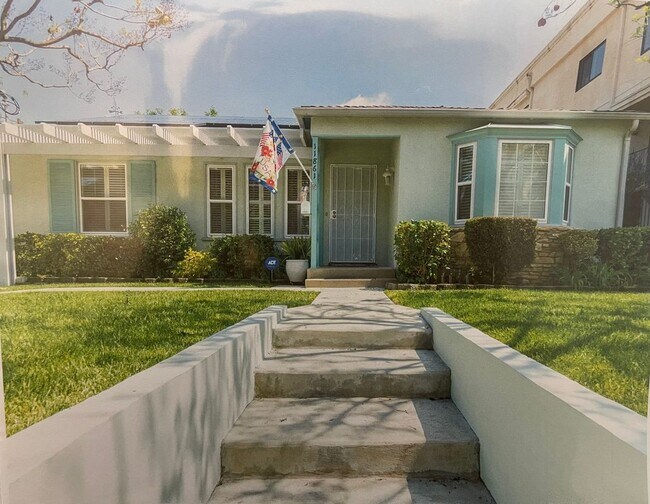 Primary Photo - 11861 Laurelwood Dr