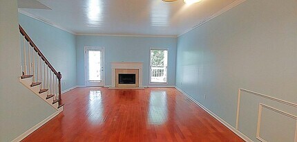 Building Photo - Spacious 2 Bedroom, 2.5 Bathroom Townhome in Homewood