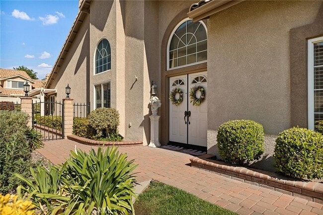 Building Photo - 1521 Fairway Oaks Ave