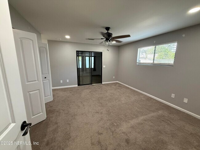 Building Photo - 10511 Tanglewilde Dr W