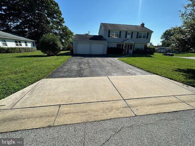 Building Photo - 2901 Tarragon Ln