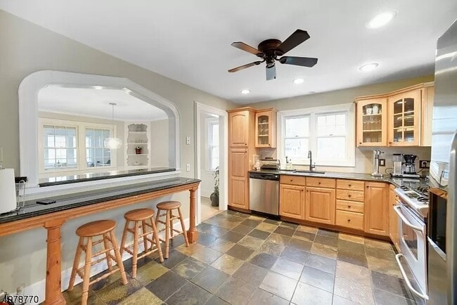 Building Photo - 53 Meadowbrook Rd