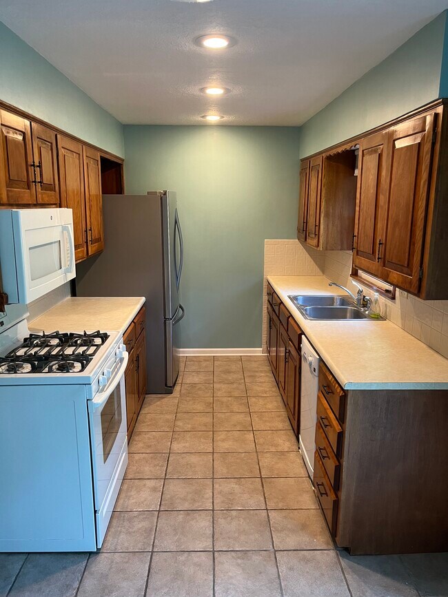 Kitchen - 7401 E 105th St