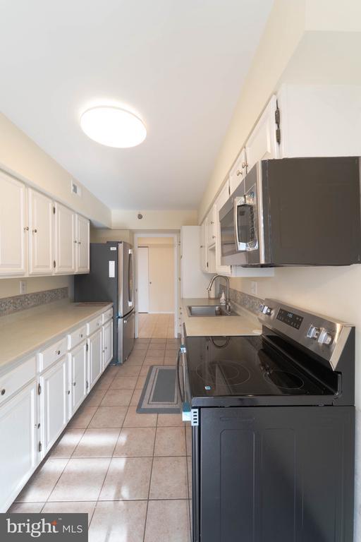 Building Photo - 1808 Old Meadow Rd