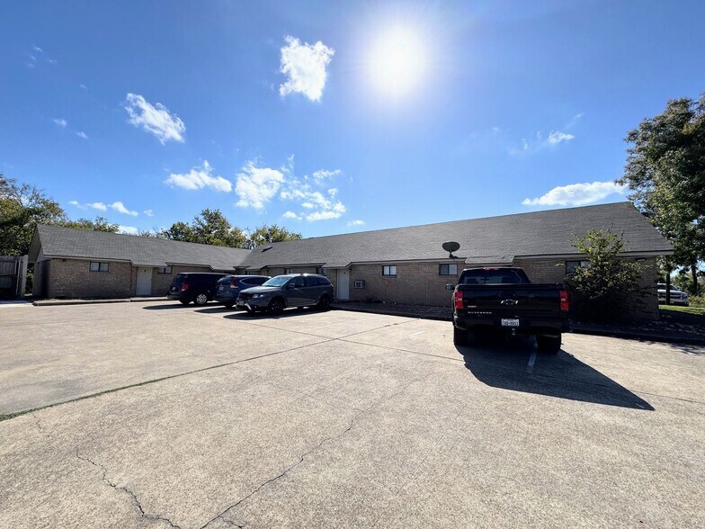 Primary Photo - 715 N 20th St