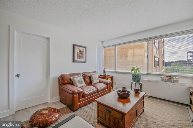 Building Photo - 4515 Willard Ave