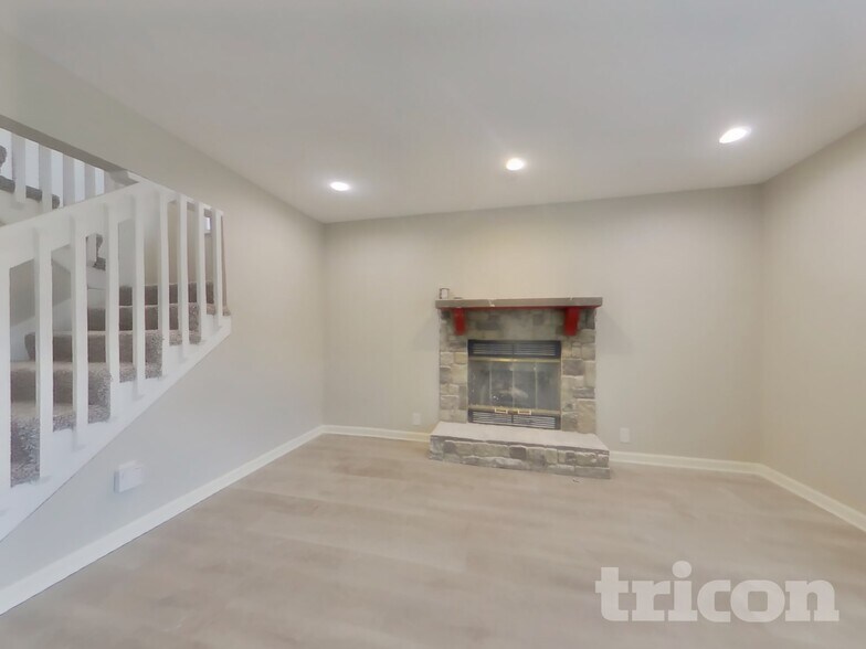 Building Photo - 1133 NE Banner Dr