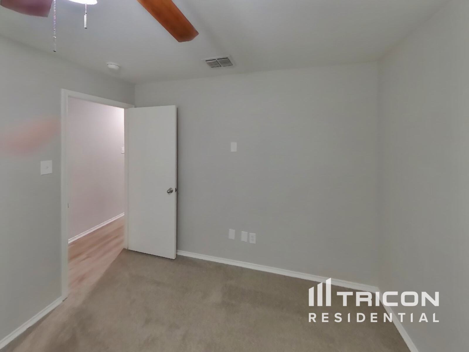 Building Photo - 439 Eisenhower Ln