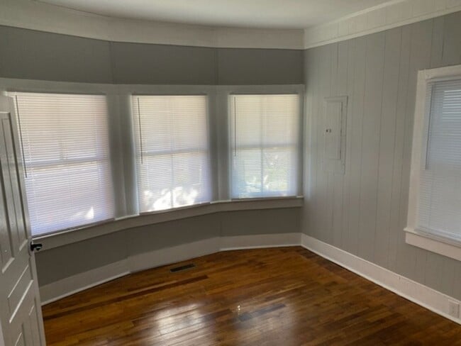 Building Photo - 1611 Castle St