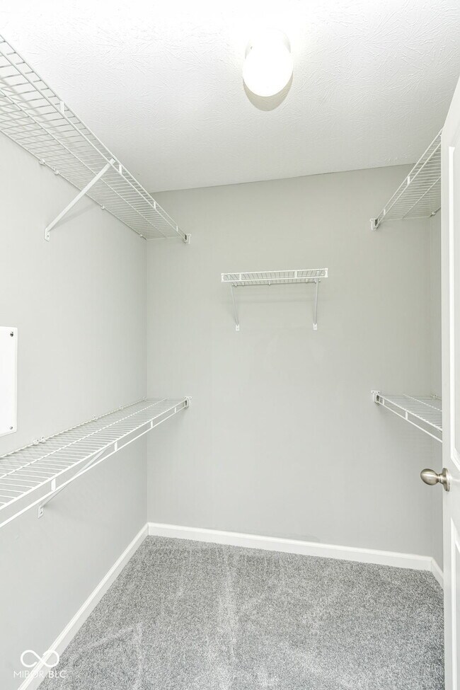 Building Photo - 9050 Mercer Dr