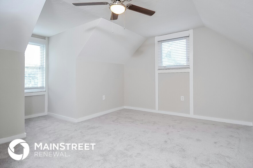 Building Photo - 2552 Bucida Dr