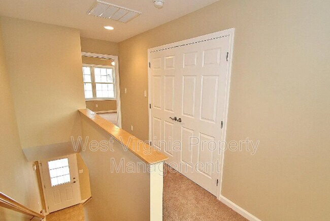 Building Photo - 198 Blackbird Village Cir