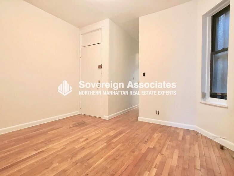 Building Photo - 405 W 49th St