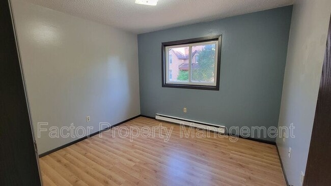 Building Photo - 418 Allan Ave