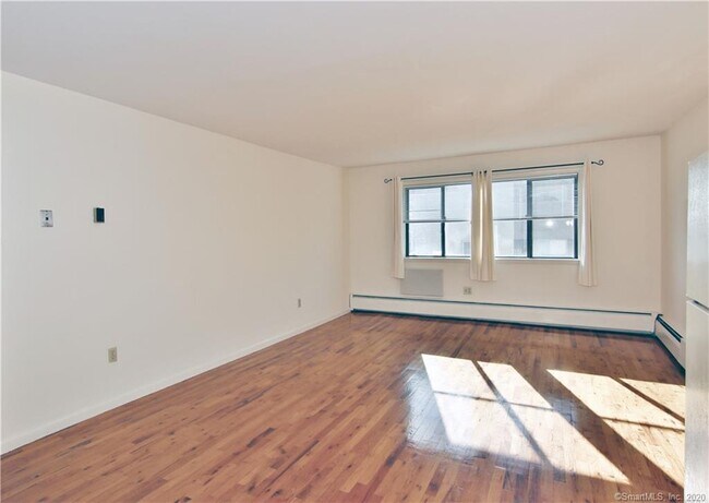 Building Photo - 960 Hope St