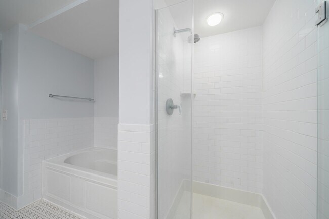 Building Photo - 700 Grove St