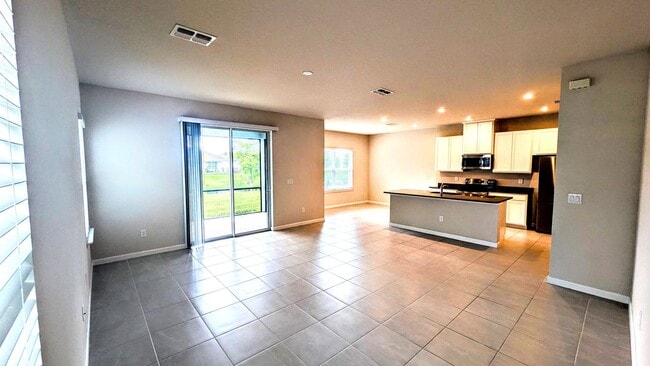 Building Photo - Annual UNfurnished NEW 4/ 2 1/2 home off S...