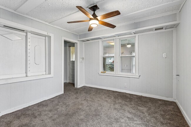 Building Photo - 511 Poppleton Ave
