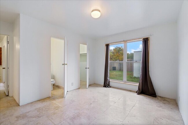 Building Photo - Amazing lot, this 2 bedroom home is updated and move in ready! A must see!